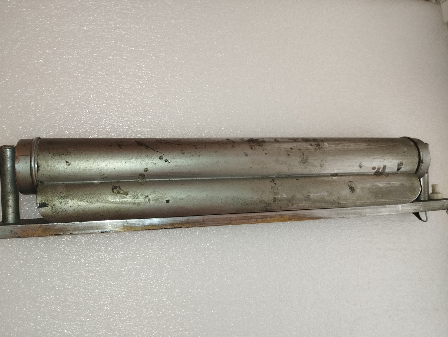 Antica Lampada Da Muro Tipo Industriale
In metallo
DA RESTAURARE