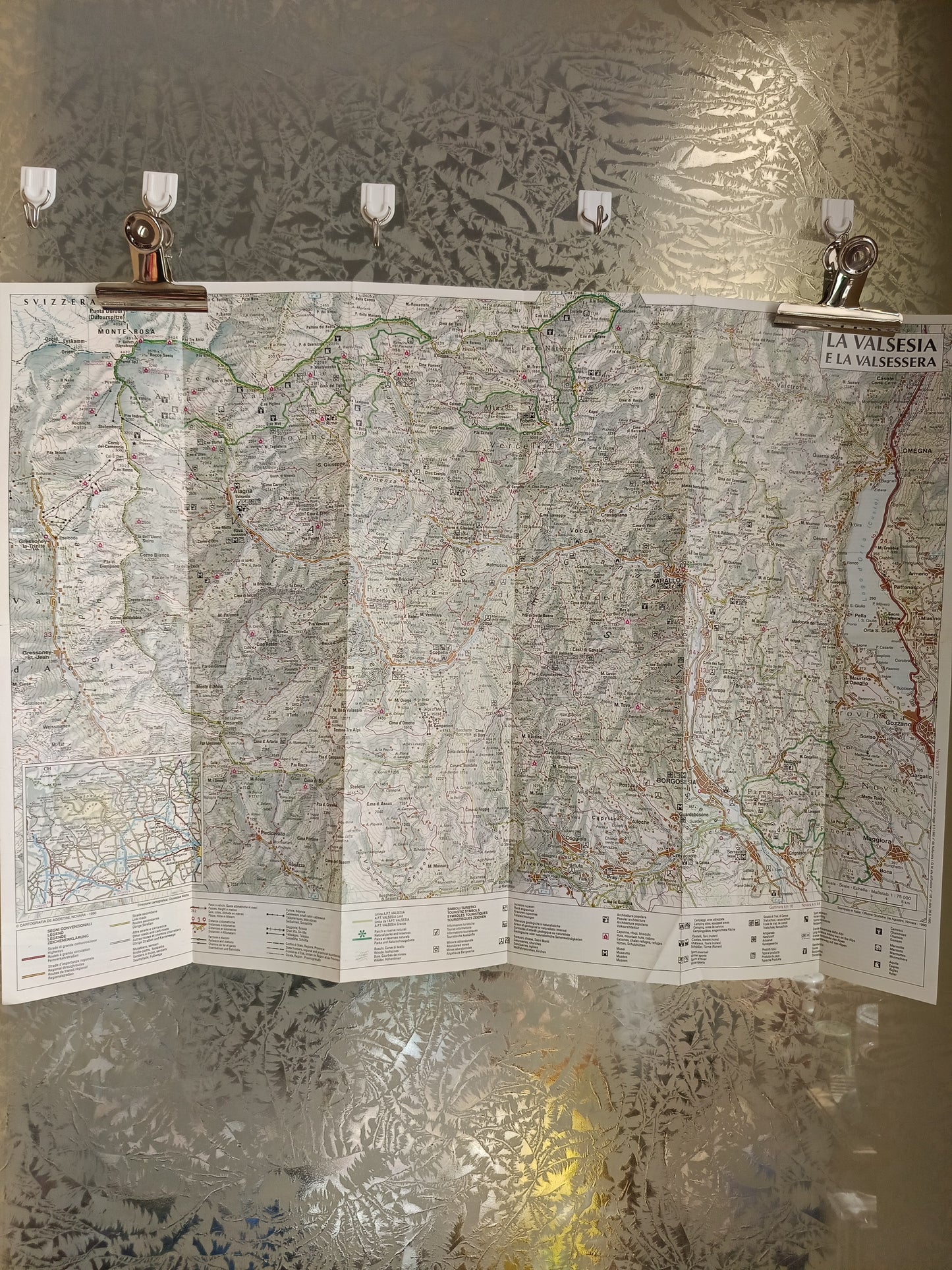La Valsesia e La Valsessera Ist.Geografico De Agostini Anni 90
Serie Guide De Agostini
Con grande carta turistico-stradale scala