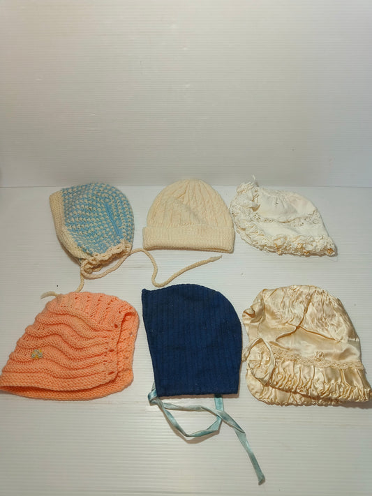 Cappellini e cuffie per bambole vintage