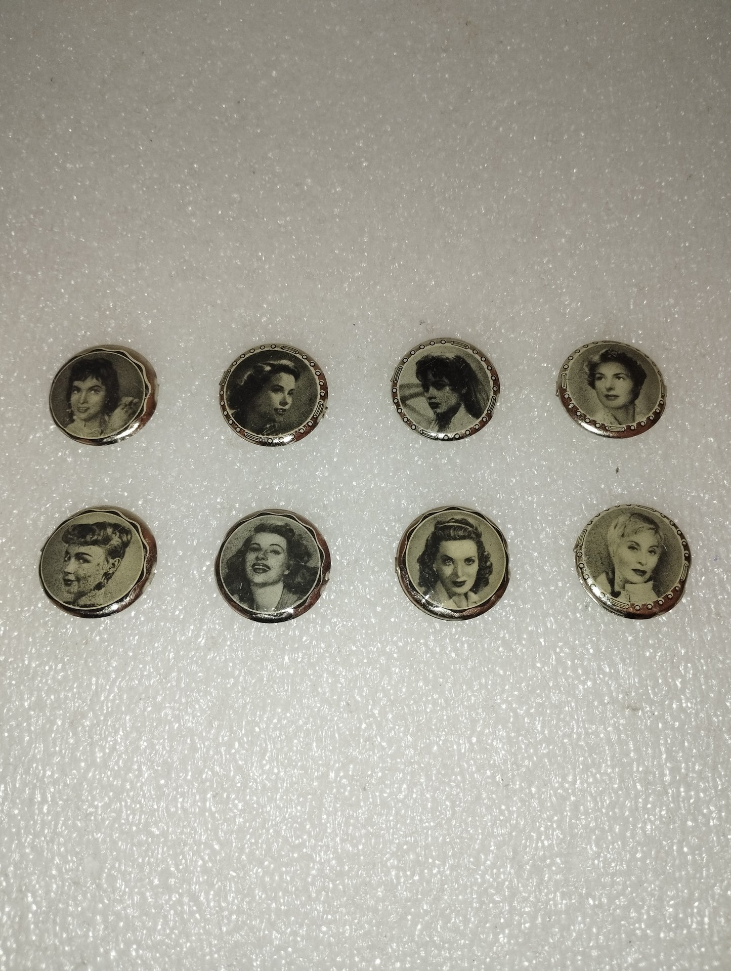 8 Spille Attrici Famose In Metallo Anni 50