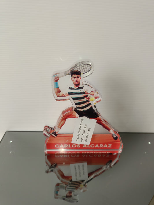 Statuetta Carlos Alcaraz in resina
Misure 15h x 13 x 1,5 cm