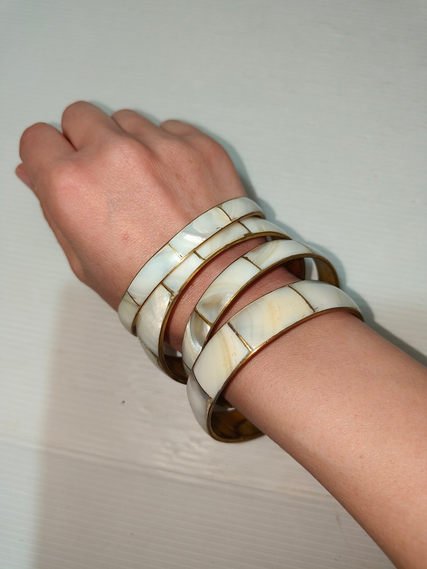 Bracciali vintage in madreperla, LEGGI