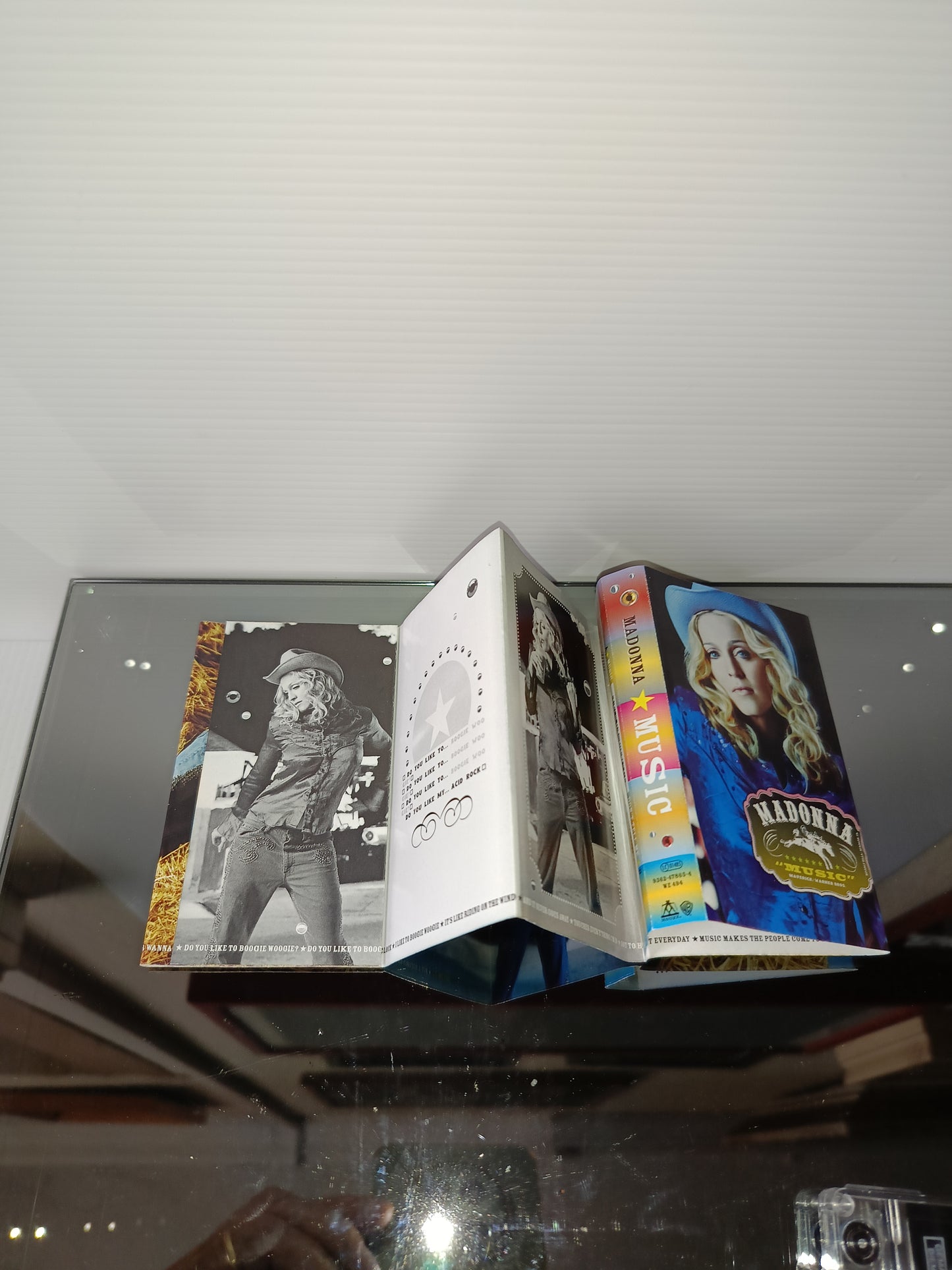 Music Madonna Musicassetta
Edita nel 2000 da WB cod.9362-47865-4