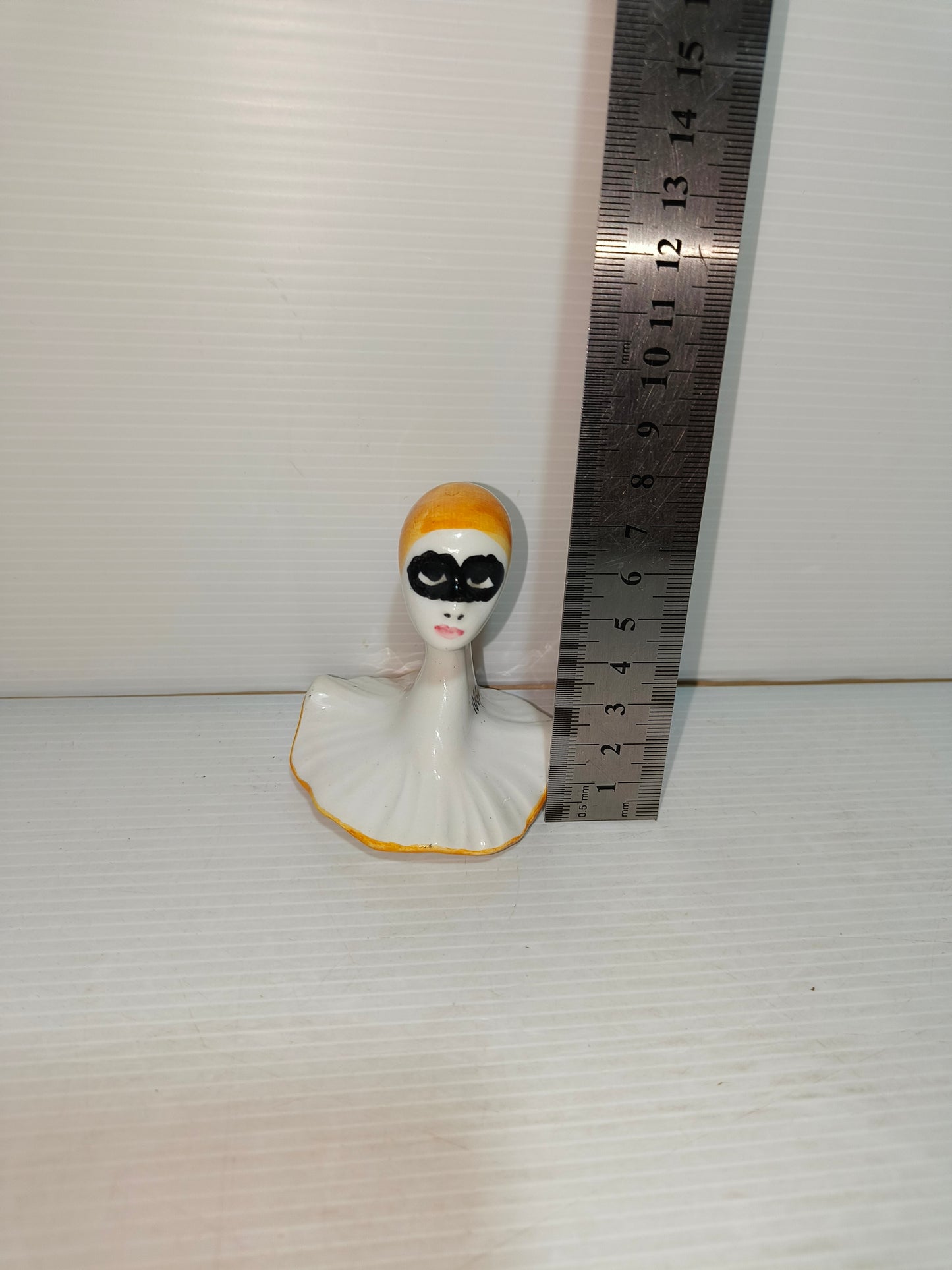 Soprammobile in ceramica vintage, LEGGI