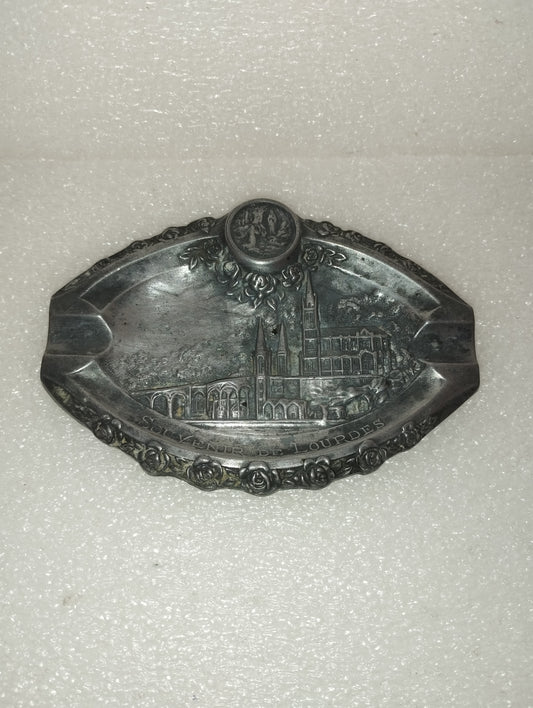 Antico Posacenere Souvenir De Lourdes In Metallo