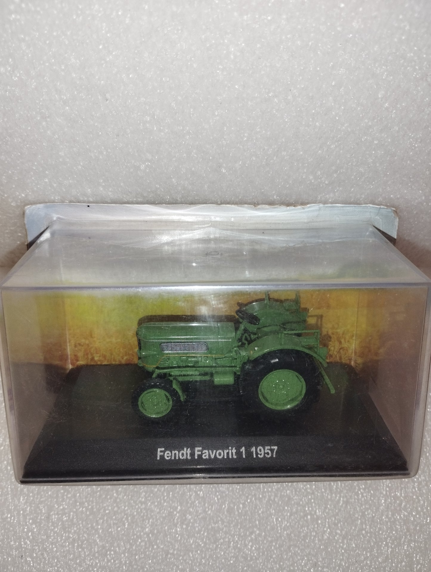 Fendt Favorit 1 1957 Trattore
Hachette Collection
Made in Bangladesh
Scala 1:43