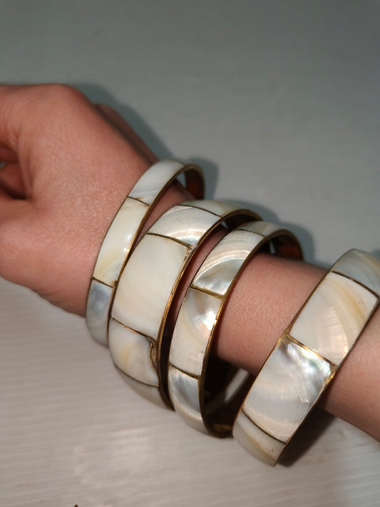 Bracciali vintage in madreperla, LEGGI