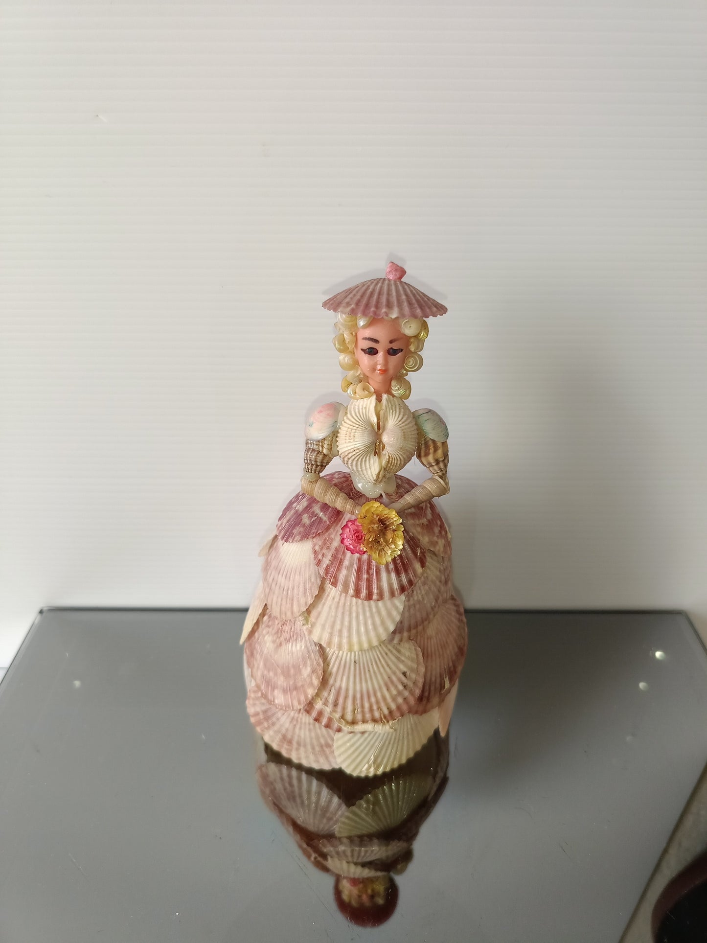 Bambola Di Conchiglie Anni 60/70 Artigianale