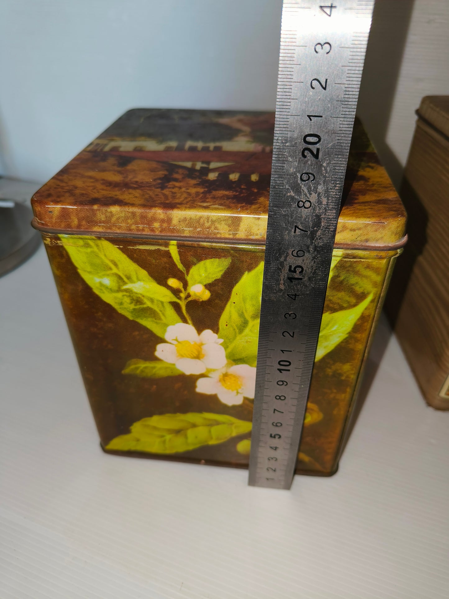 Lotto scatola in latta vintage, LEGGI