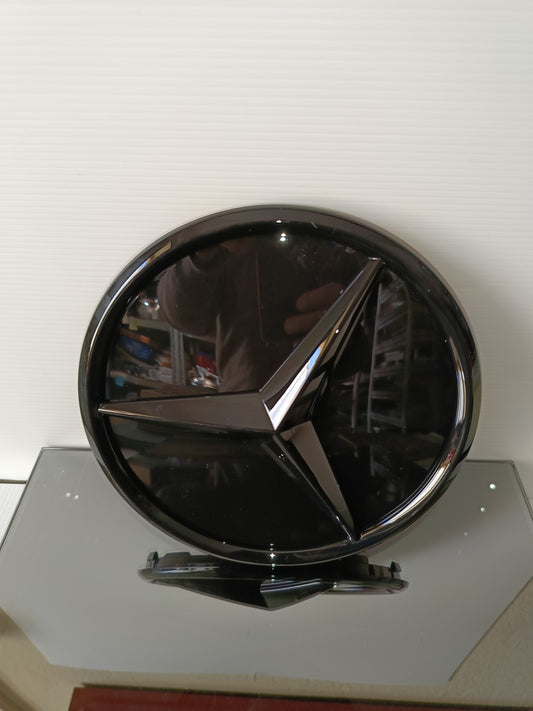 Logo Mercedes in plastica nero, diametro 18 cm. Circa