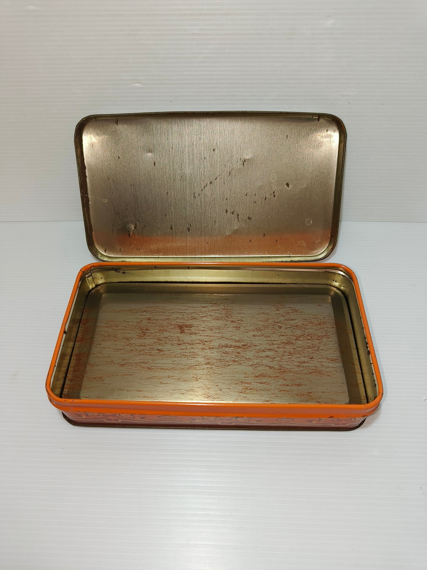 Scatola latta vintage, LEGGI