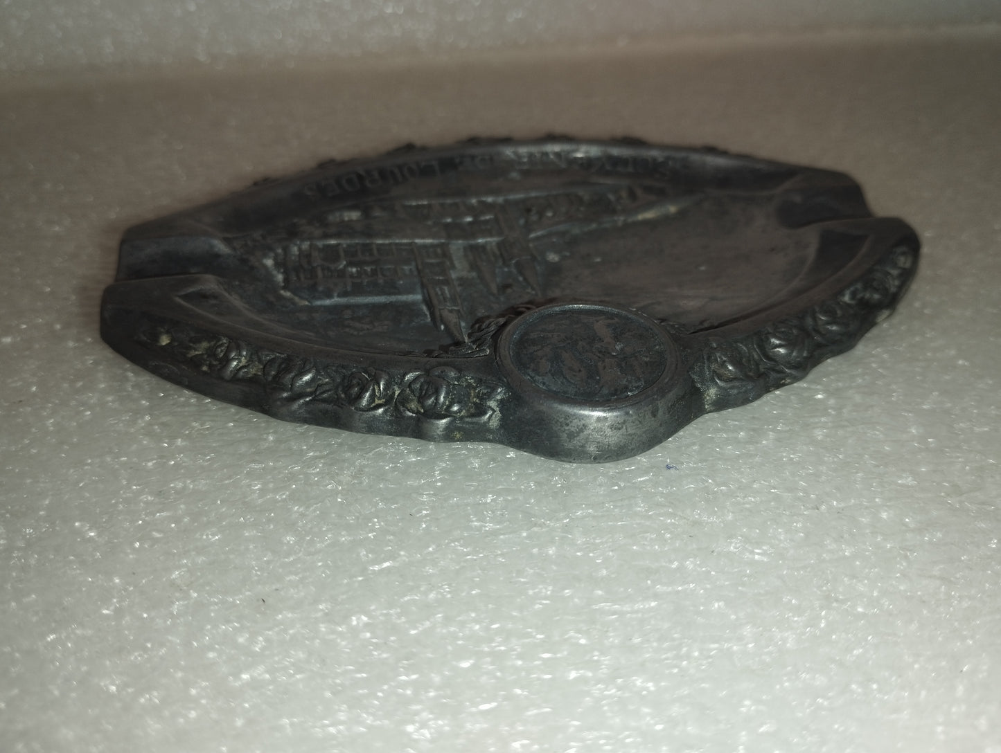 Antico Posacenere Souvenir De Lourdes In Metallo