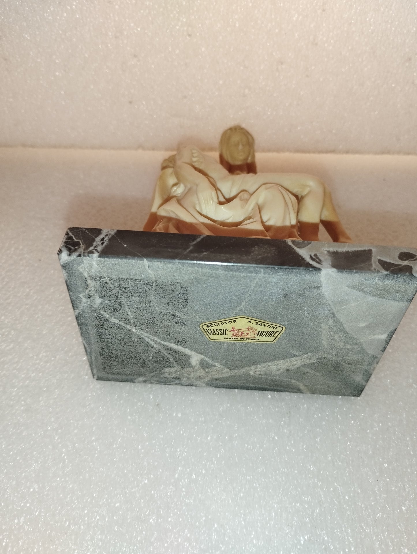 Pietà Di Michelangelo In Marmoresina
A.Santini Vintage
Misure 14h/10,5/7 cm circa