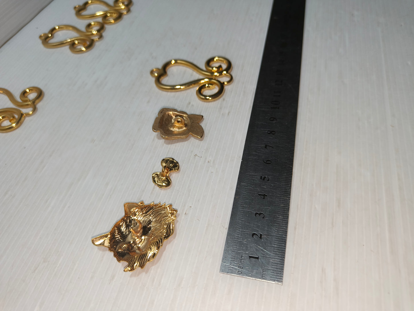 Lotto articoli merceria vintage in metallo, LEGGI