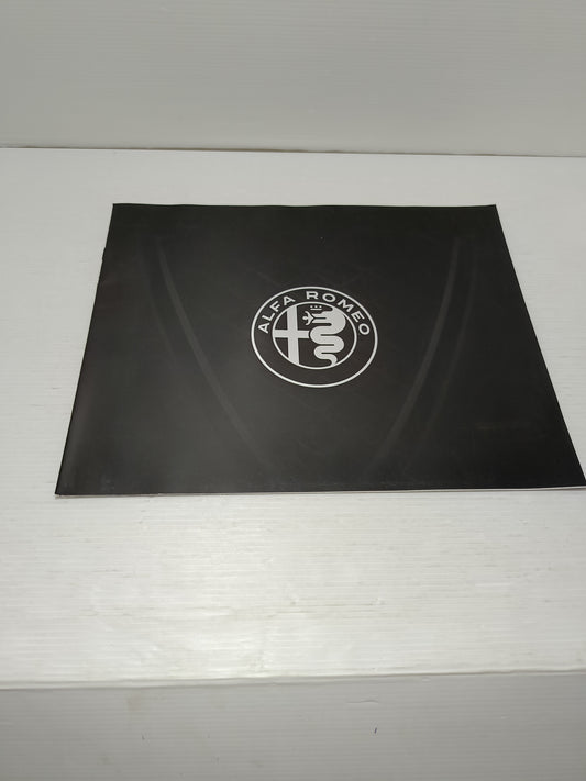 Alfa Romeo Libretto Pubblicitario 10/17
Stampato in Italia