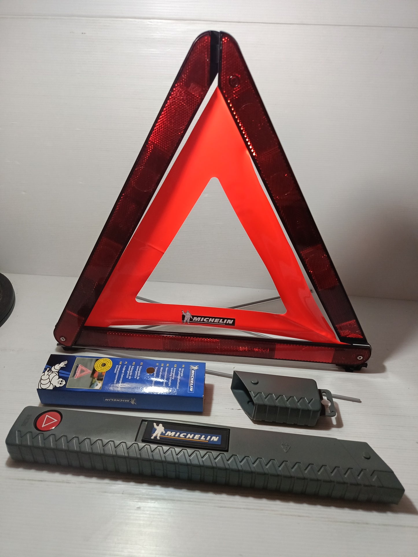 Safety Triangle for motor vehicles
Michelin
Approved
