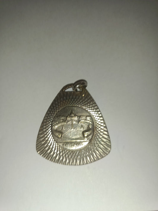 Ciondolo Vaticano Souvenir Vintage
In metallo argentato