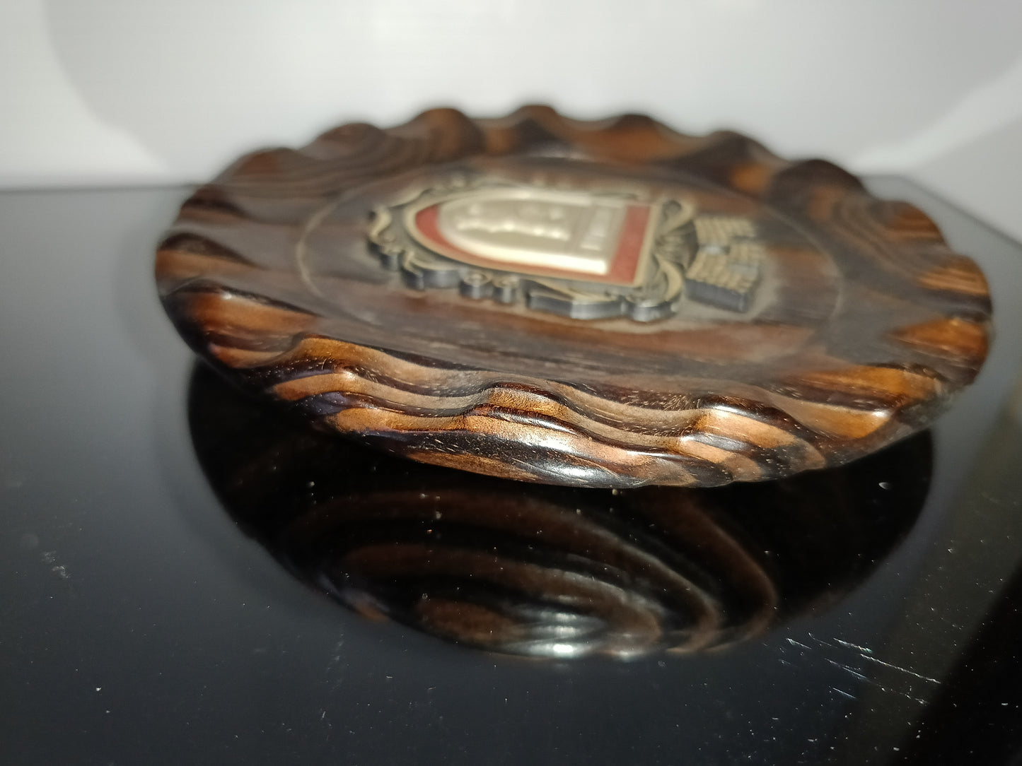 Stemma Berlino In Legno e Plastica Vintage