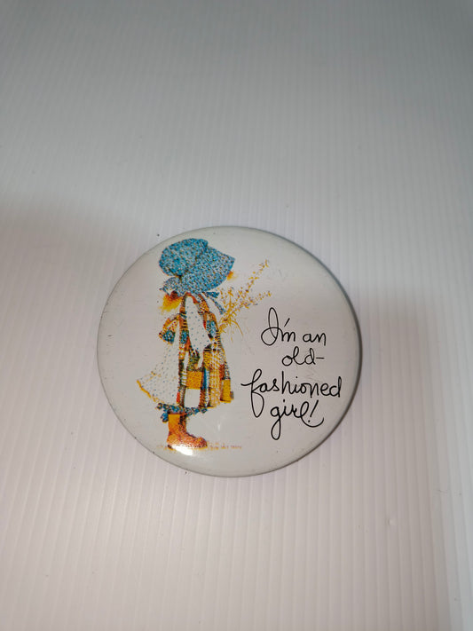 Spilla Holly Hobbie, LEGGI