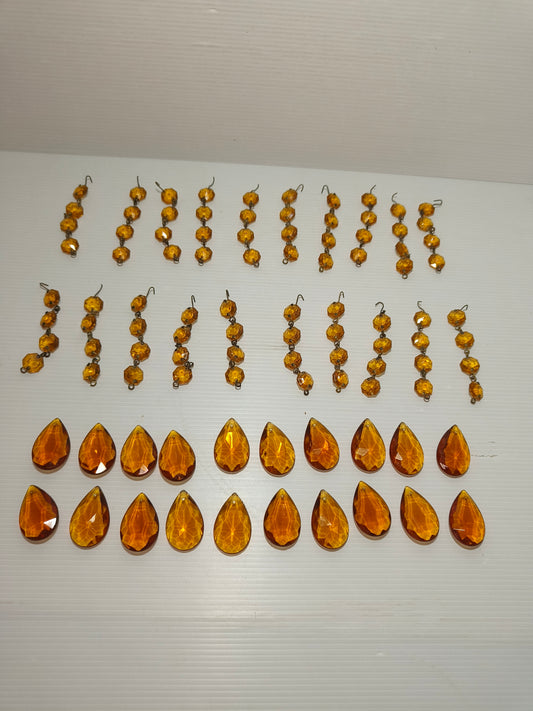 Antichi pendenti e gocce in vetro per uso decorativo e natalizio