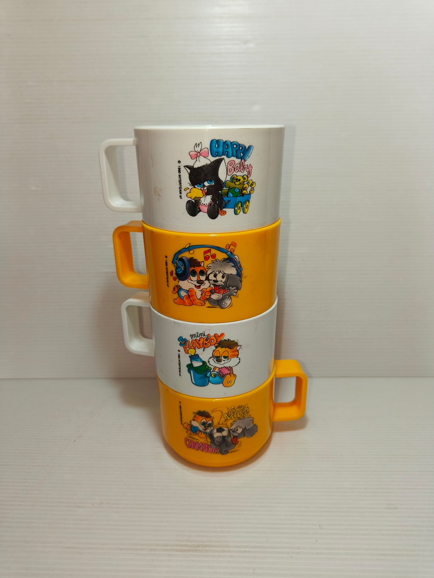 Tazze anni 90 in plastica