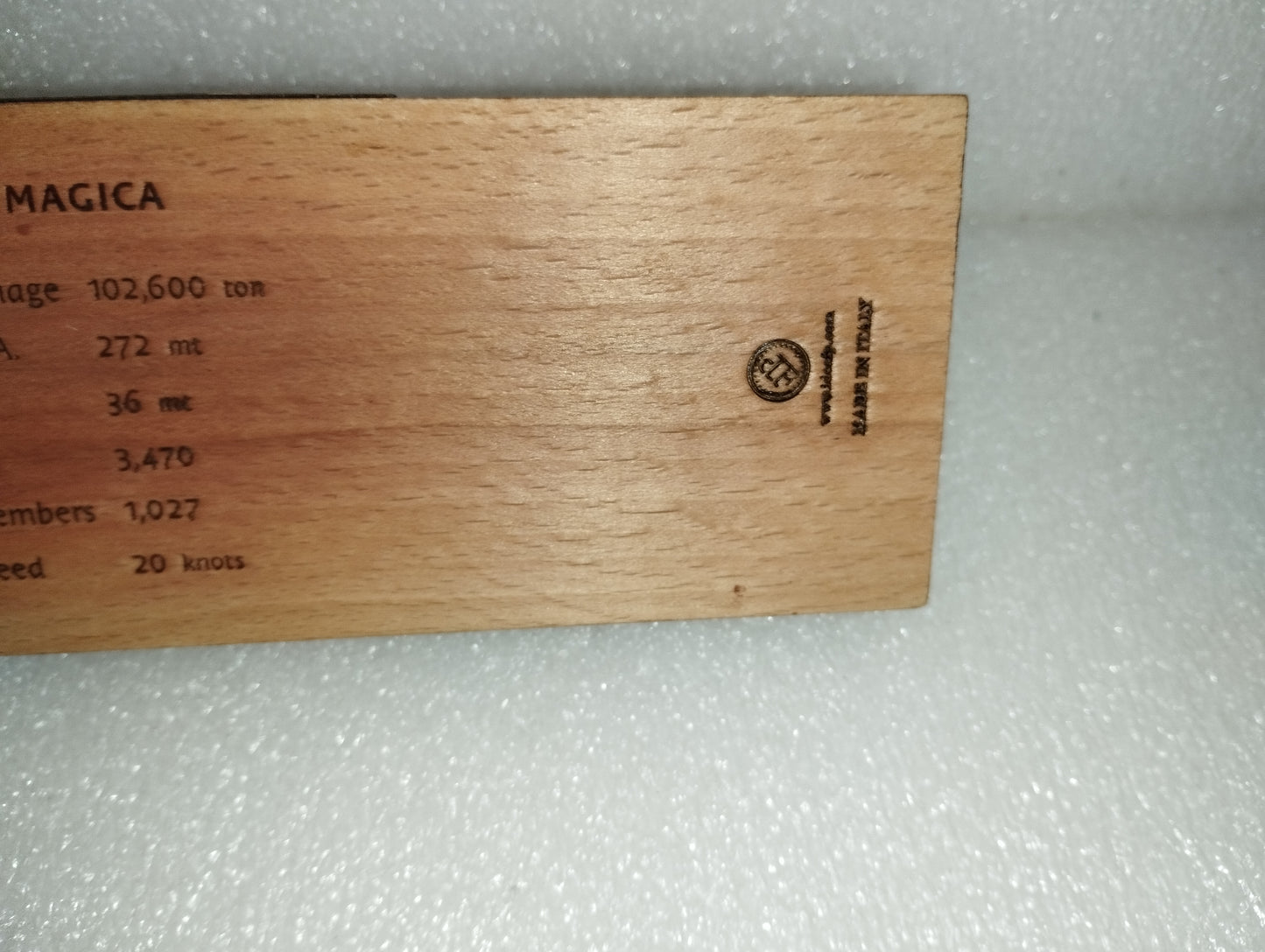 Costa Magica In Metallo Con Base In Legno
Made in Italy