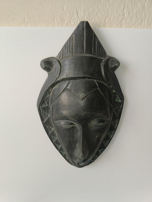 Maschera Africana In Ceramica
Misure 30 x 18 x 4 cm circa