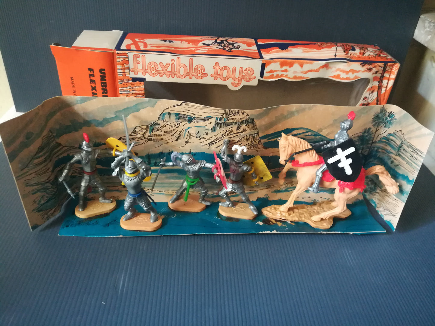 Cherilea toy soldiers
Medieval Series Flexible Toys
Made in Great Britain