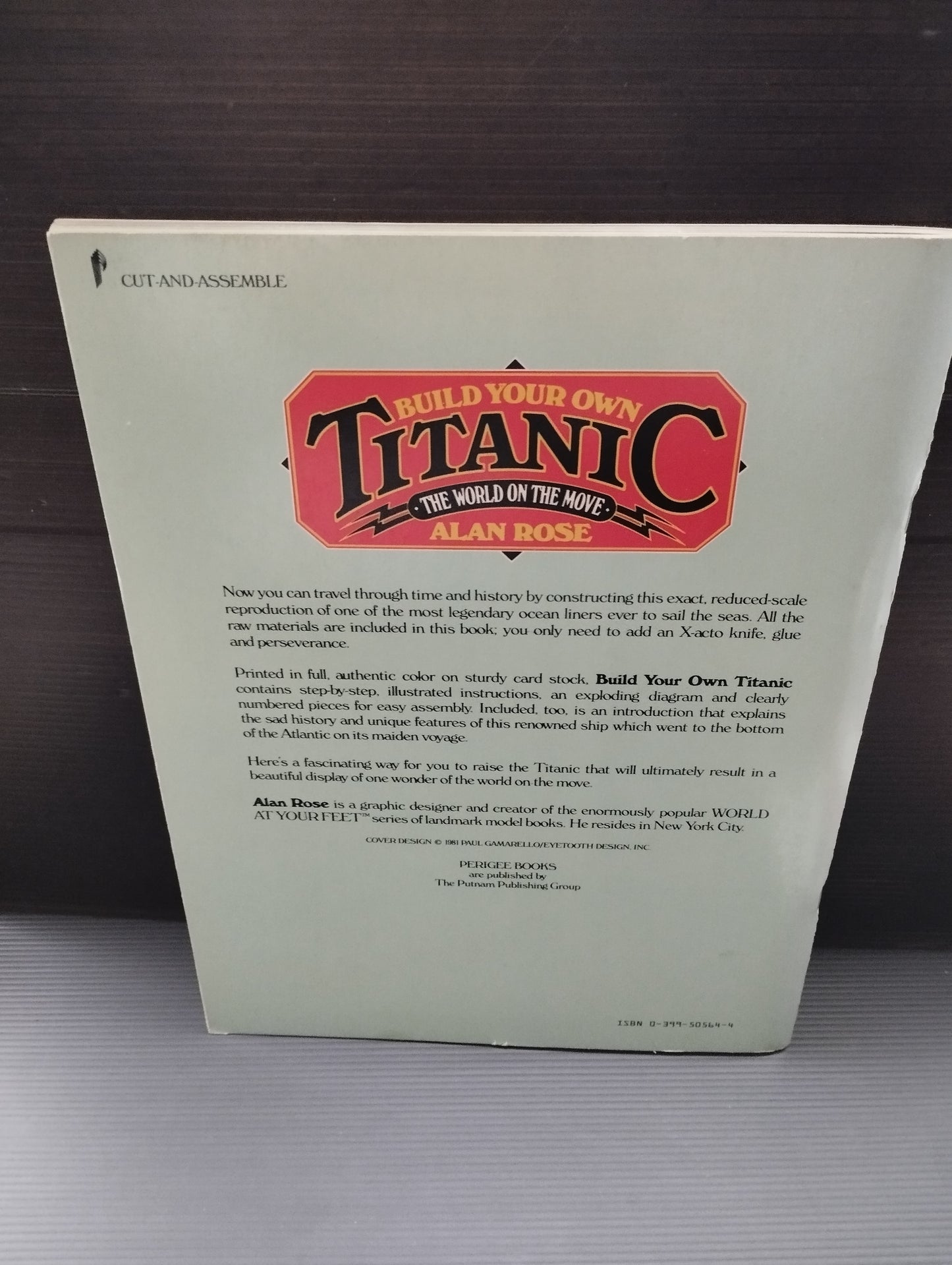 Titanic Alan Rose model book
Published in 1981 by Perigee Books