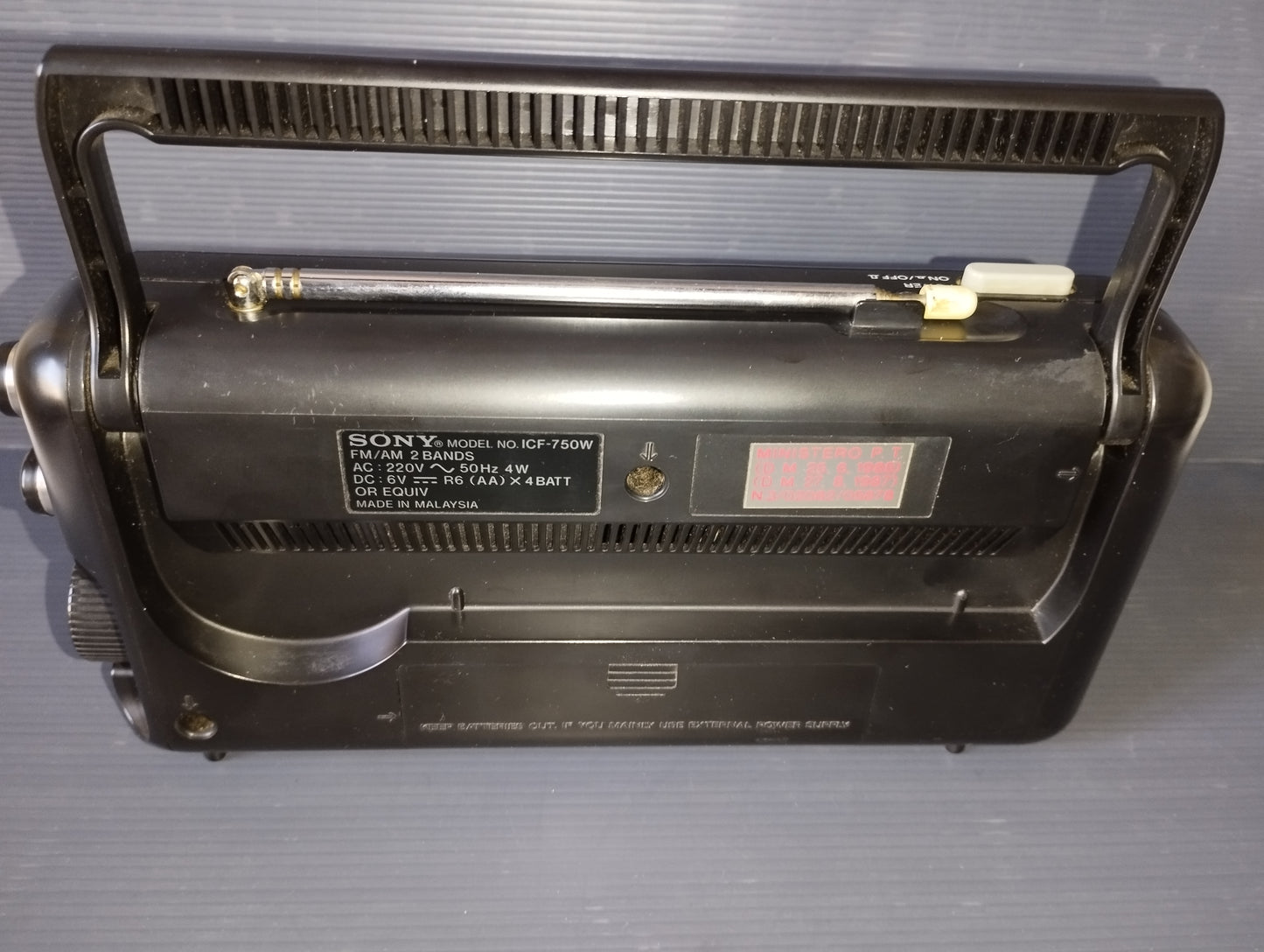 Sony ICF-750W 2band FM/AM radio
Made in Malaysia