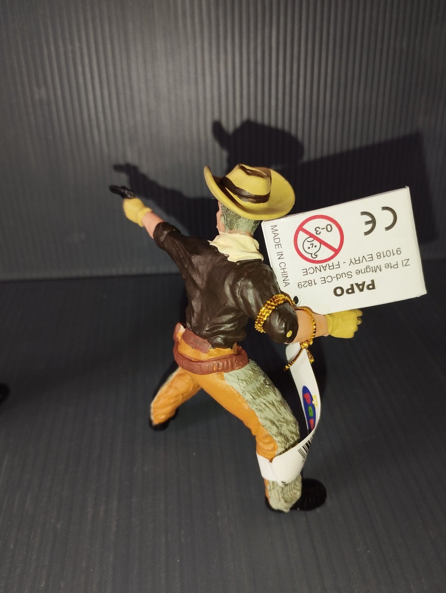 Lot of 3 toy soldiers
Papo brand