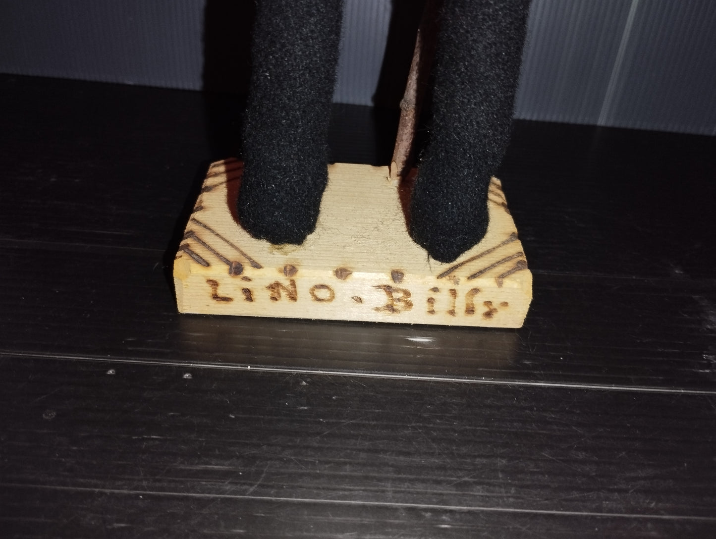 Bambola arte sarda Pozzu D'Ussi Sassari
in legno/tessuto/sughero