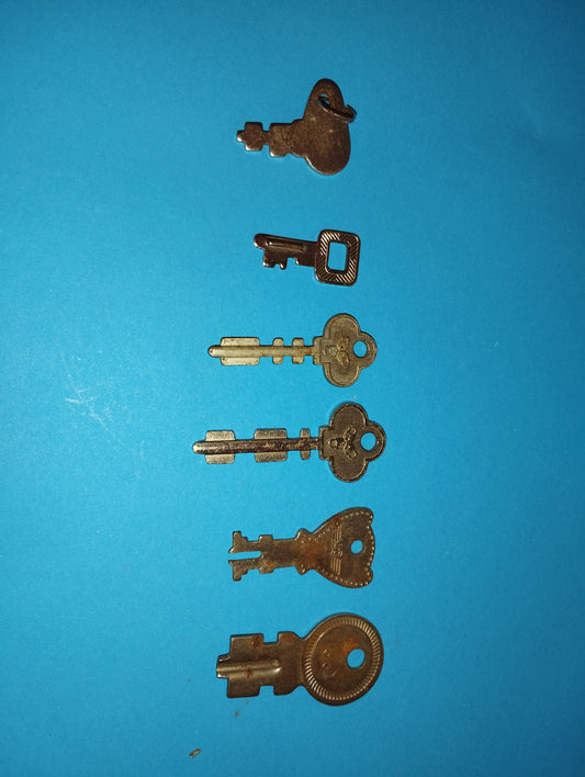 Lot of 6 keys