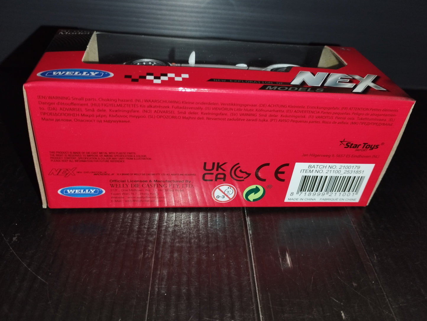 Modellino Porsche 911 Turbo
Prodotto da Welly
Die Cast Metal
Scala 1:39