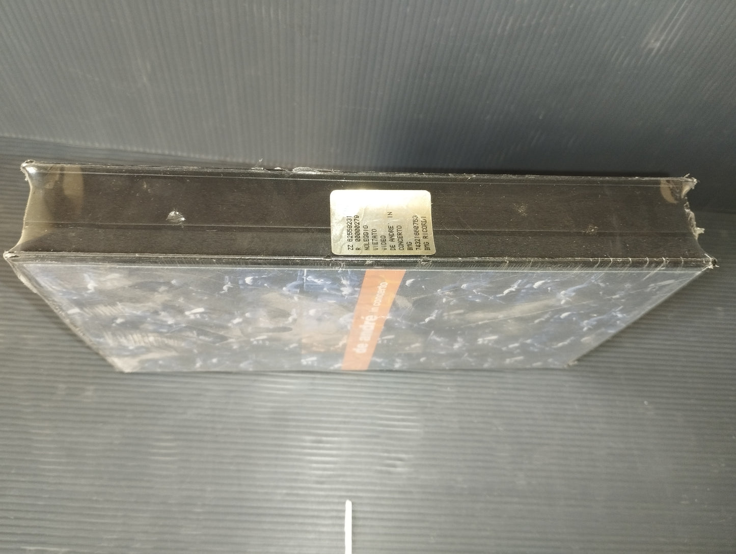 De André In Concerto" VHS
Edita nel 1999 da BMG/Nuvole