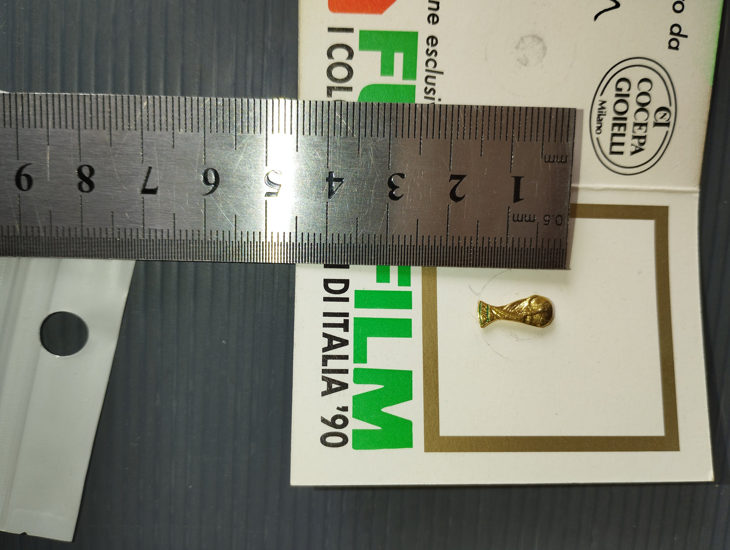 Italia 90 Spilla Coppa Del Mondo D'Oro Gadget Fuji Film i colori ufficiali di Italia '90