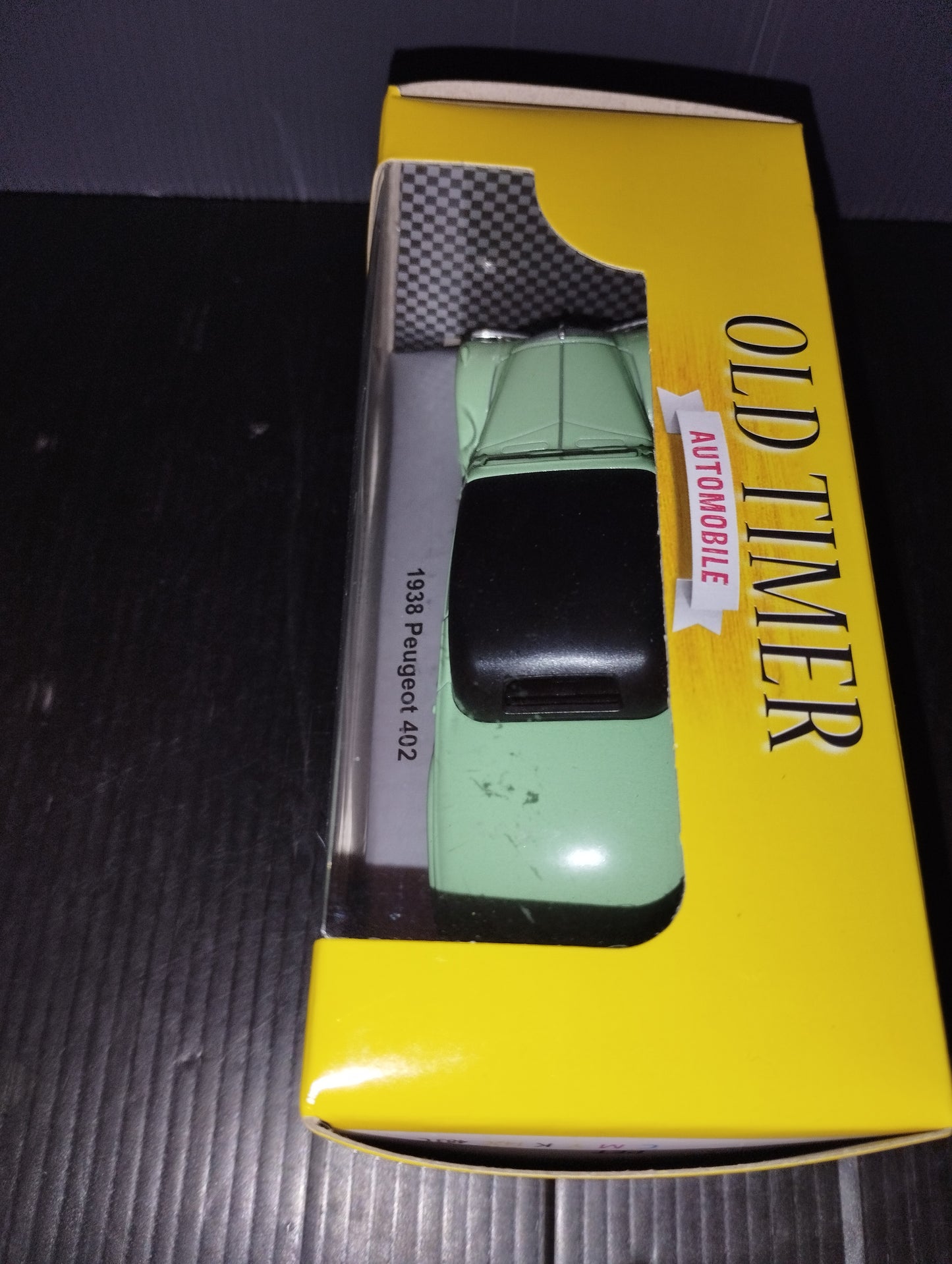 Modellino 1938 Peugeot 402
Prodotto da Welly
Scala 1:36