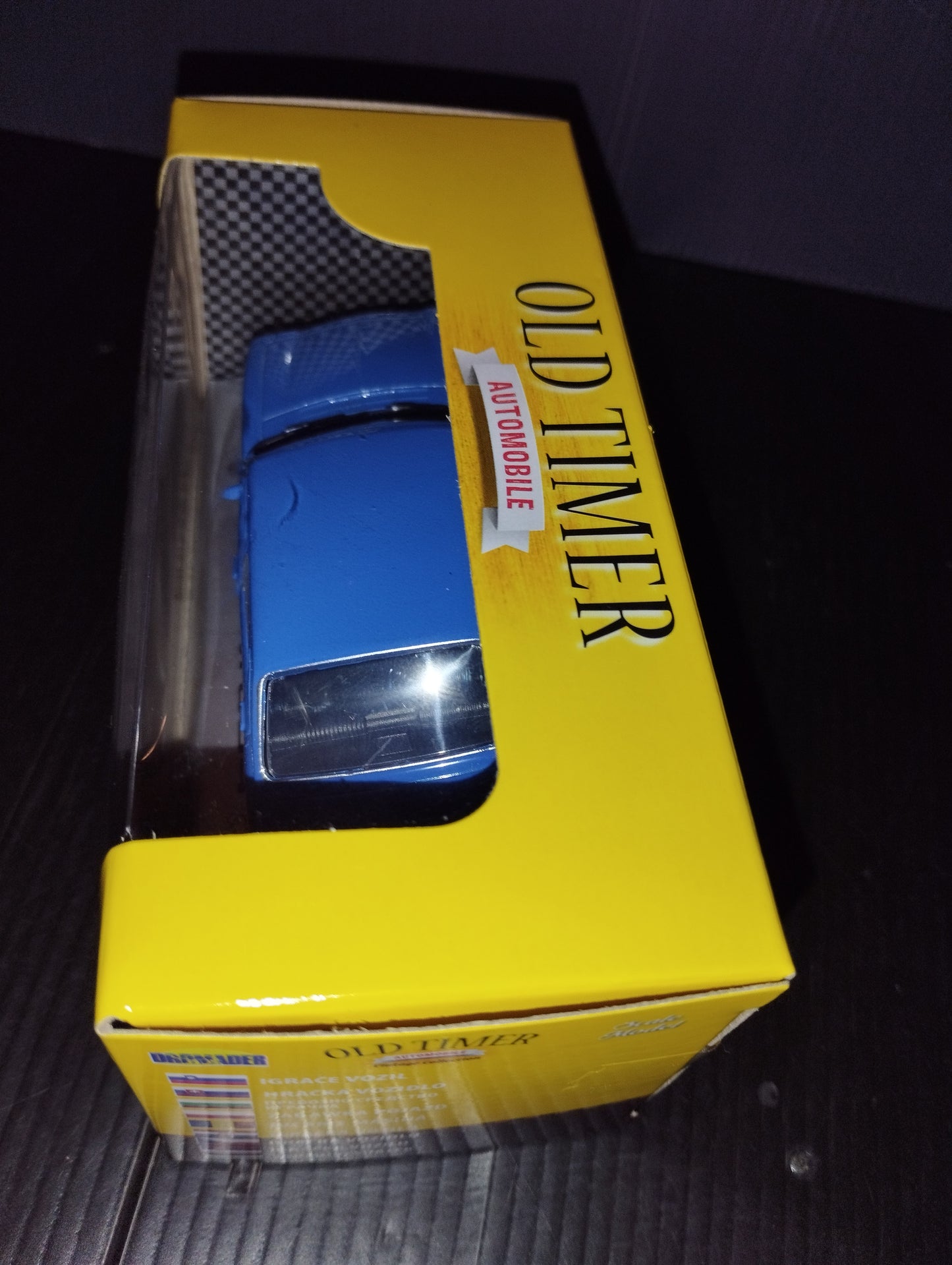 Modellino 1975 Peugeot 504
Prodotto da Welly
Scala 1:36