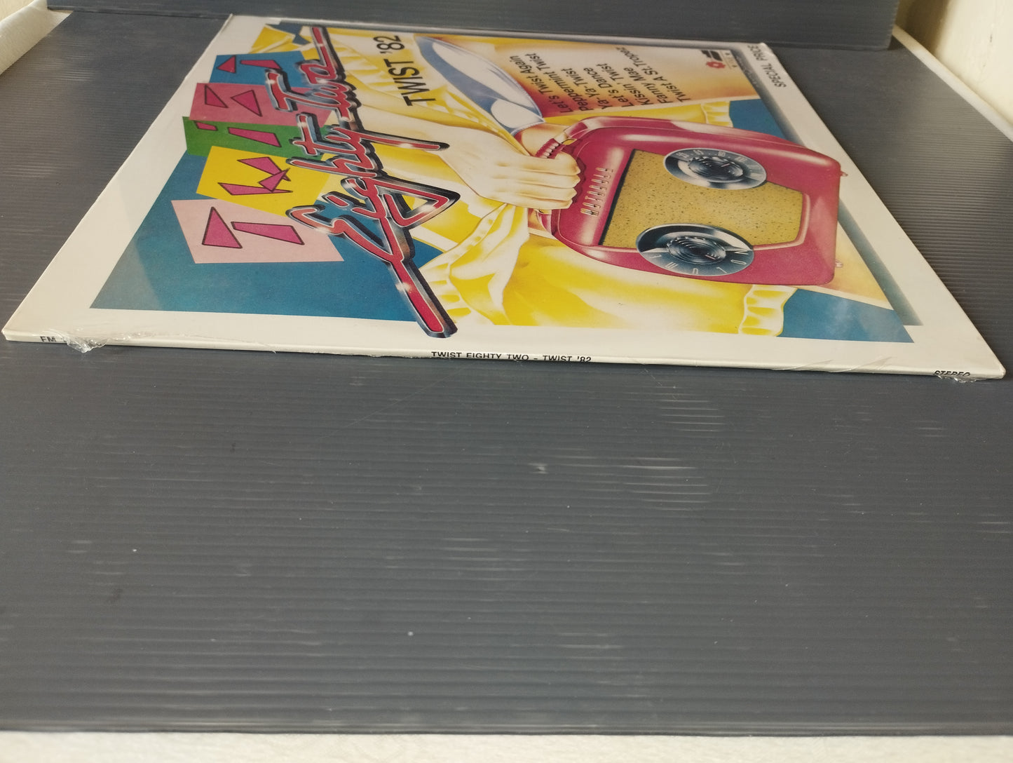 Twist 82 Lp 33 laps
Produced by Five Record Cod.FM 13702