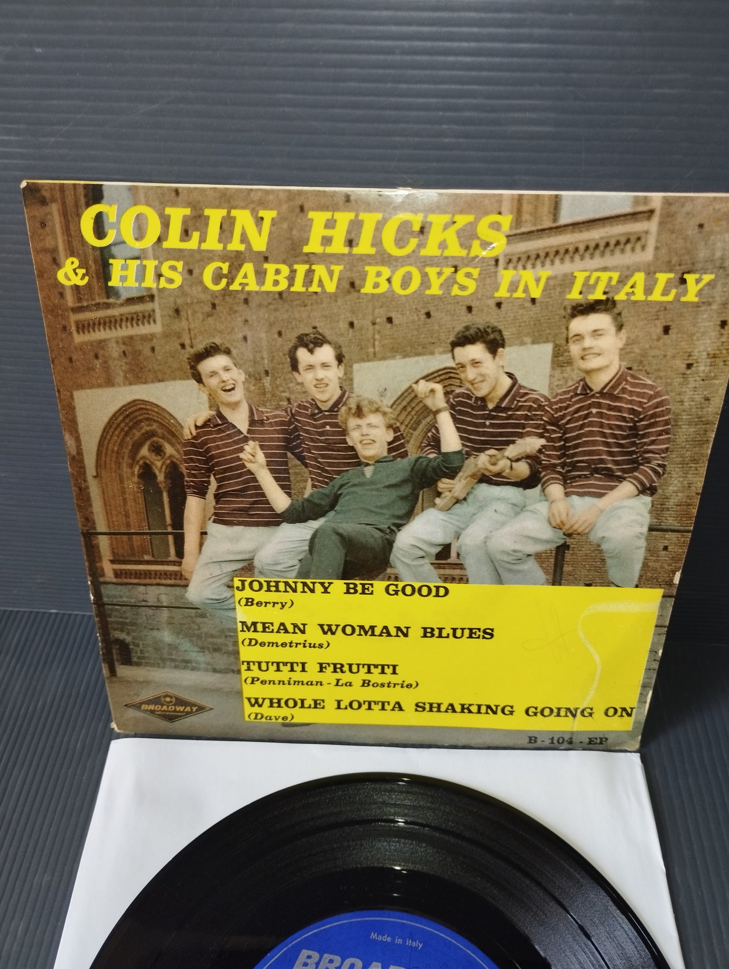 Colin Hicks & His Cabin Boys In Italy Ep 45 Giri

Edito nel 1959 da Broadway International