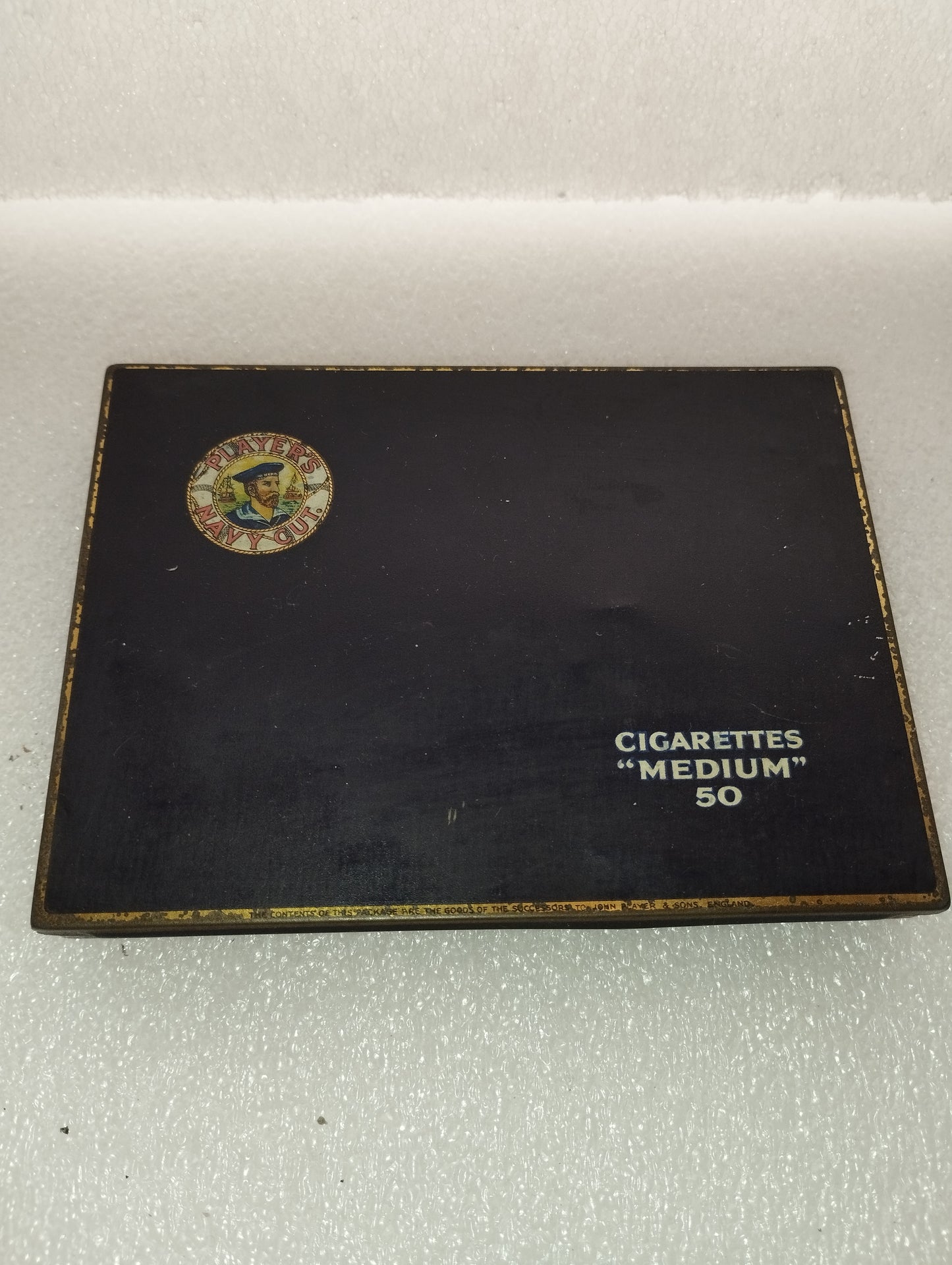 Antica Scatola Cigarettes Medium 50 Player's Navy Out

In Metallo