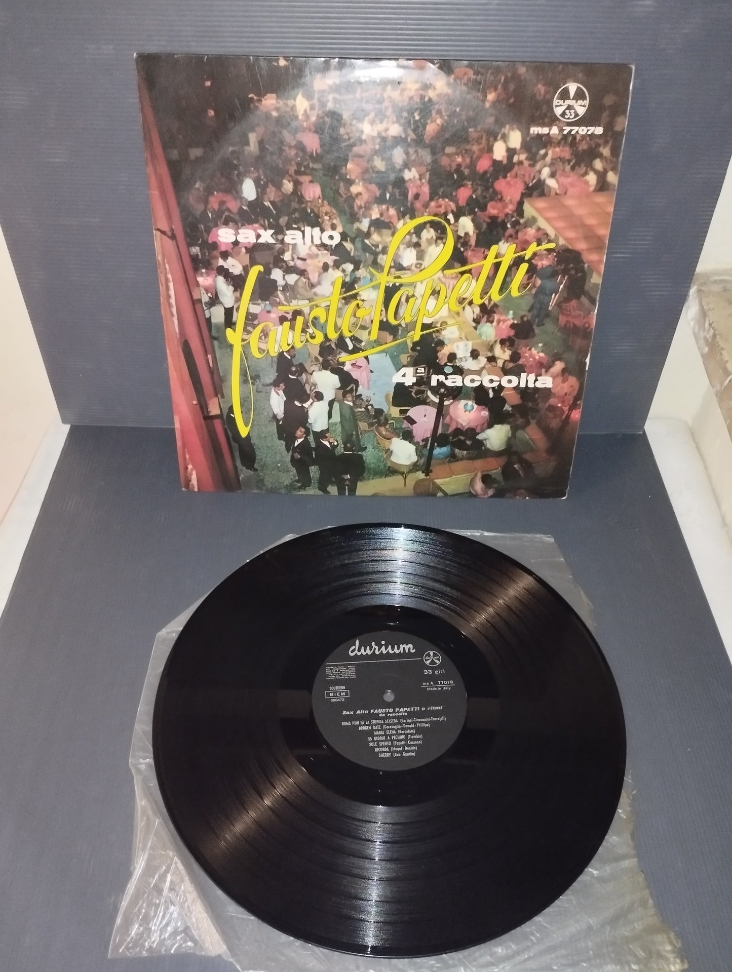 Fausto Papetti 4a Raccolta LP 33 giri

Edito nel 1963 da Durium Cod ms A 77078