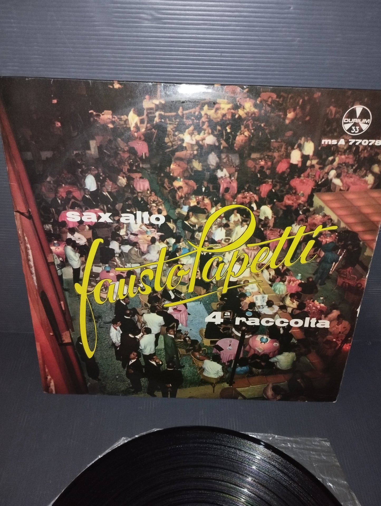 Fausto Papetti 4a Raccolta LP 33 giri

Edito nel 1963 da Durium Cod ms A 77078