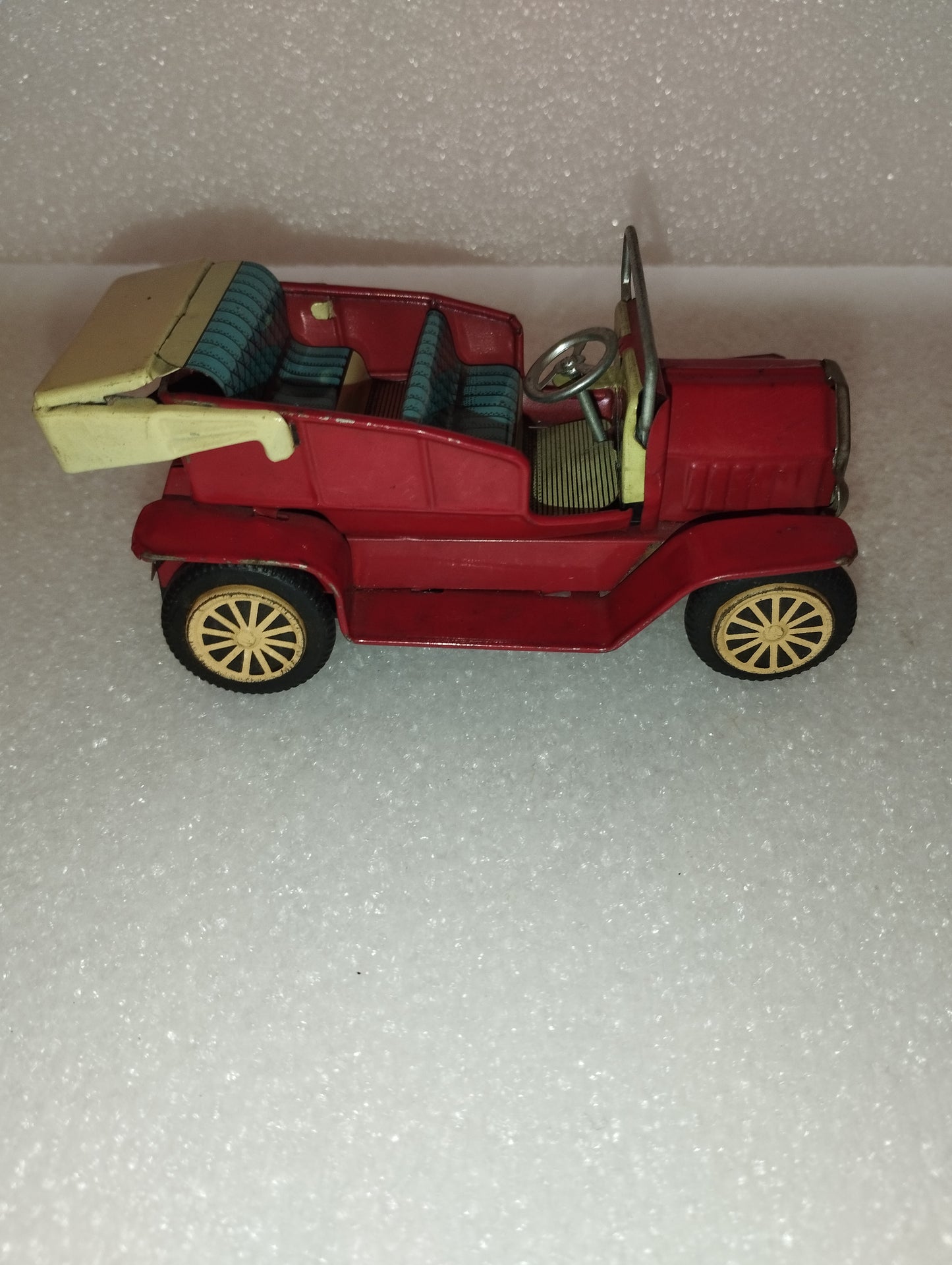 Vintage Tin Car Model from the 60s

 Made in Japan