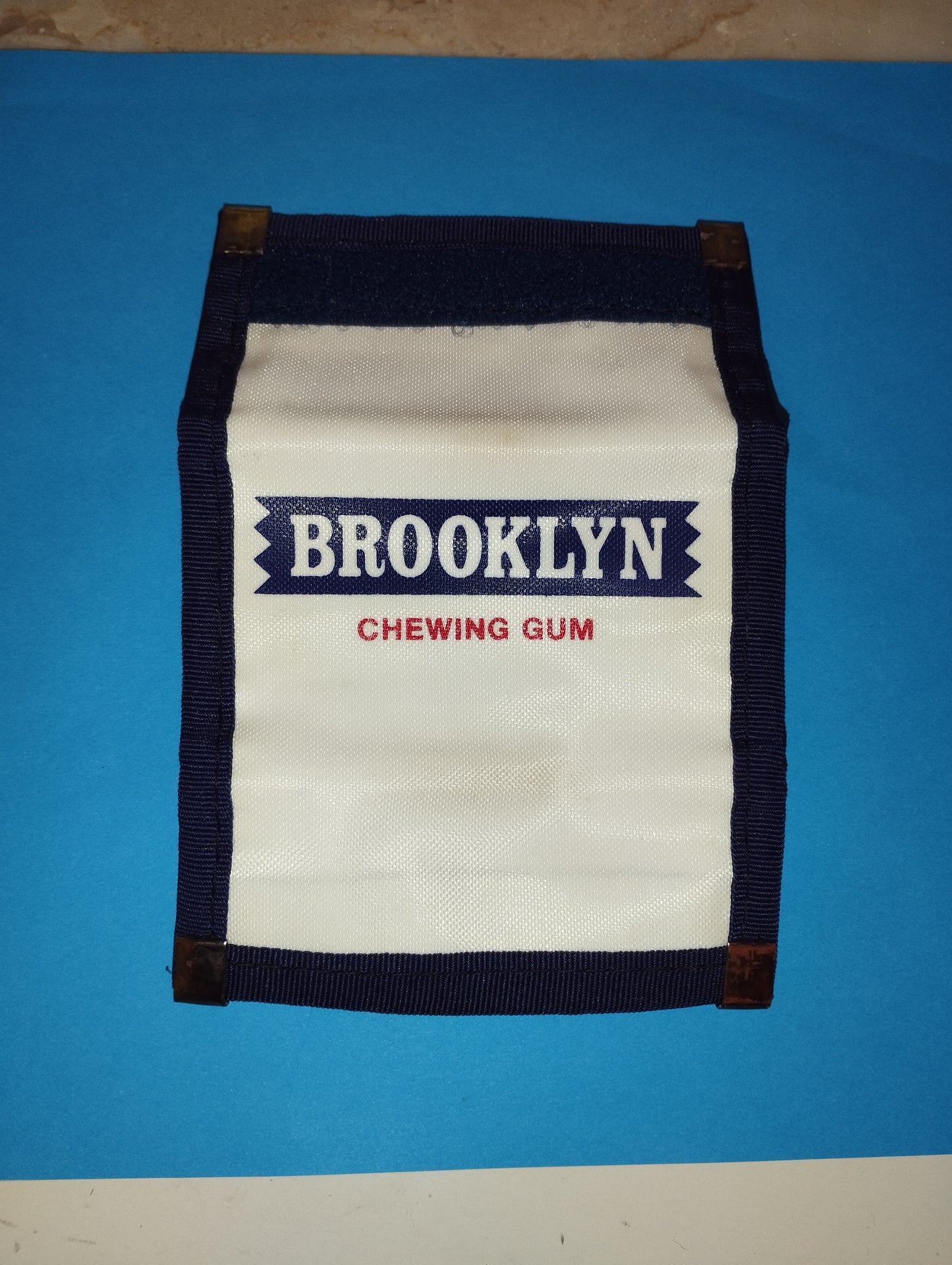 Brooklyn Chewing Gum Vintage Keyring

 In synthetic fabric