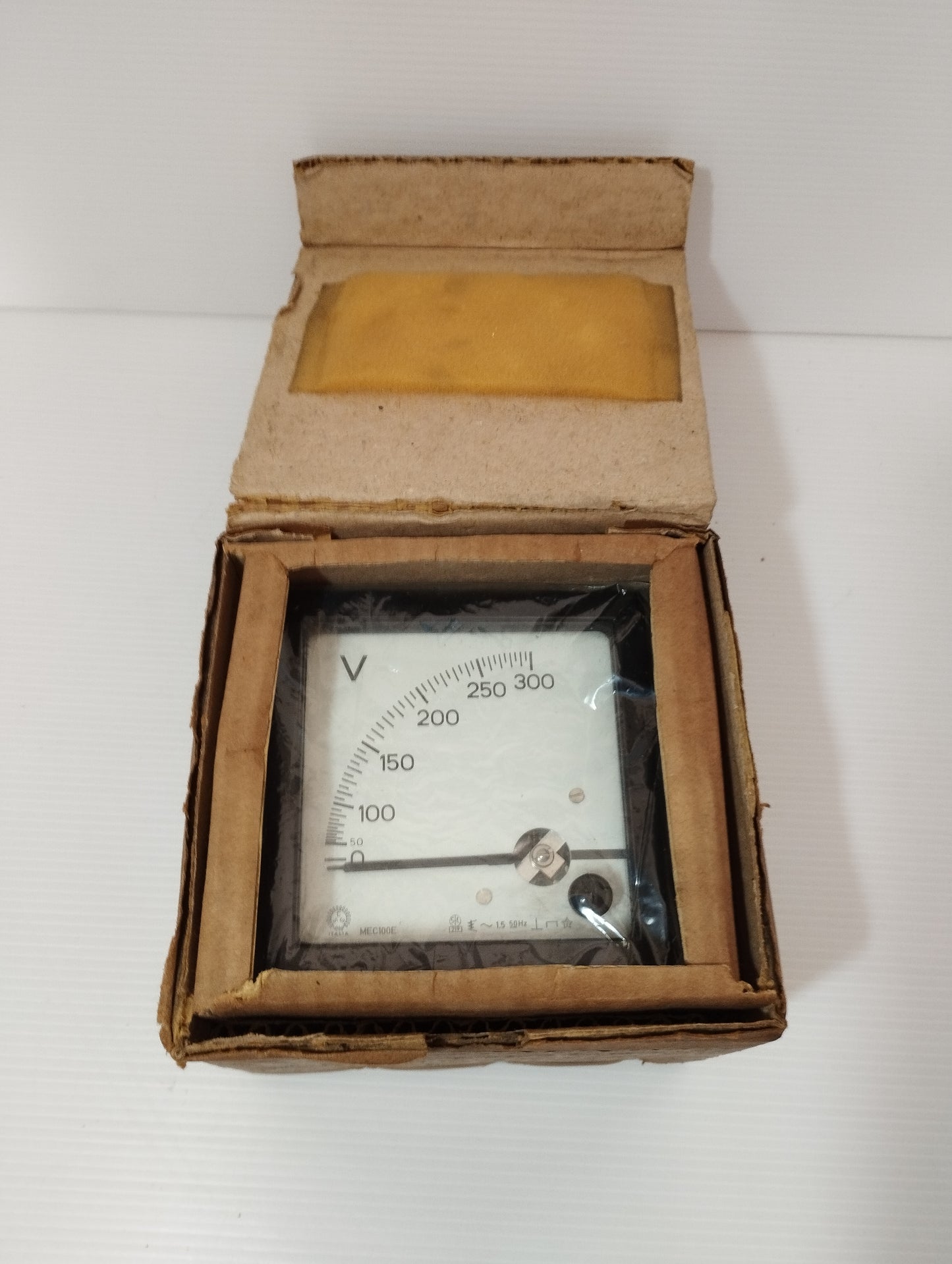 CGS Industrial Voltmeter

 Mod.MEC100E