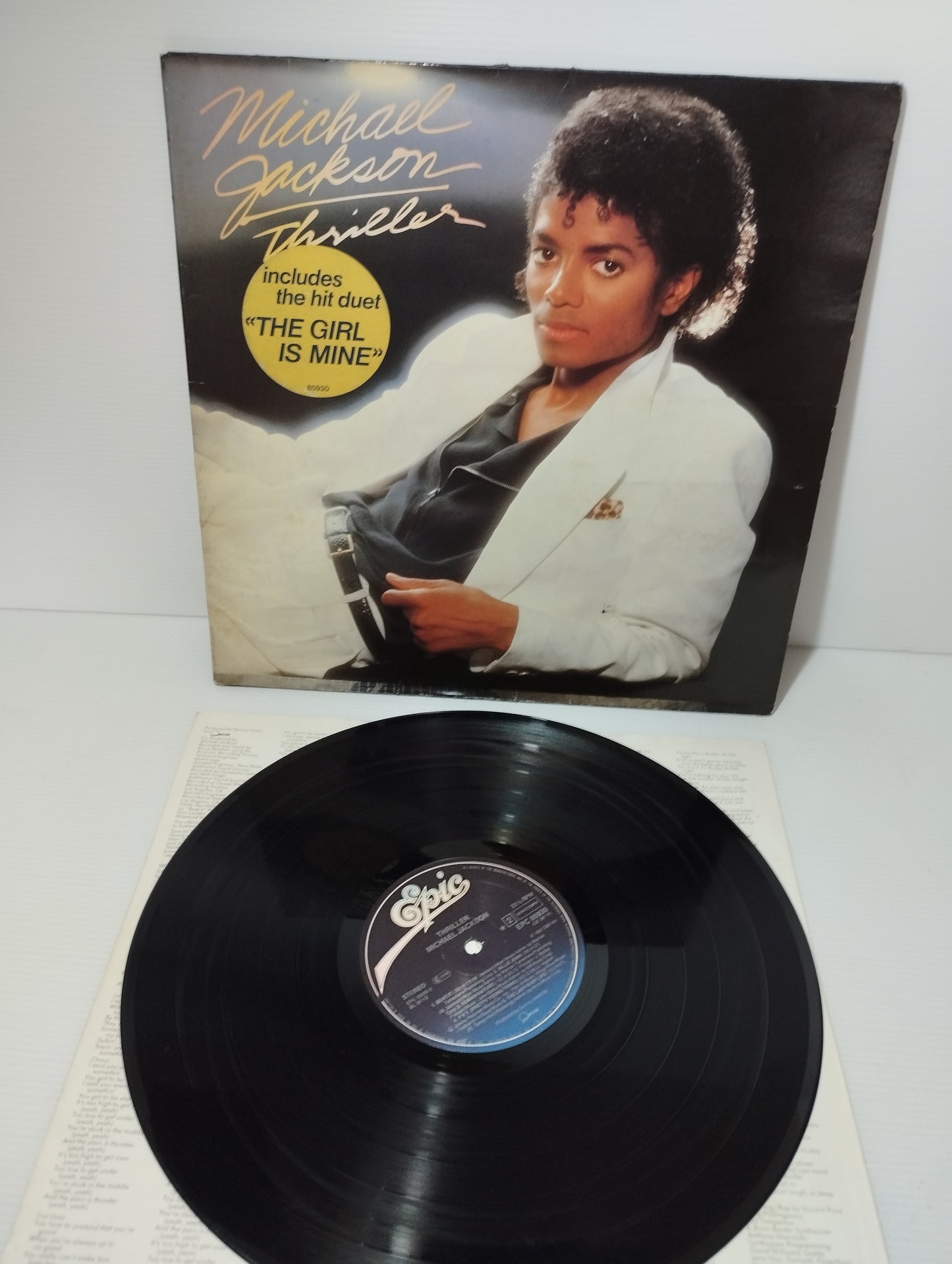 Thriller Michael Jackson LP 33 Giri

Edito nel 1982 da Epic cod.85930