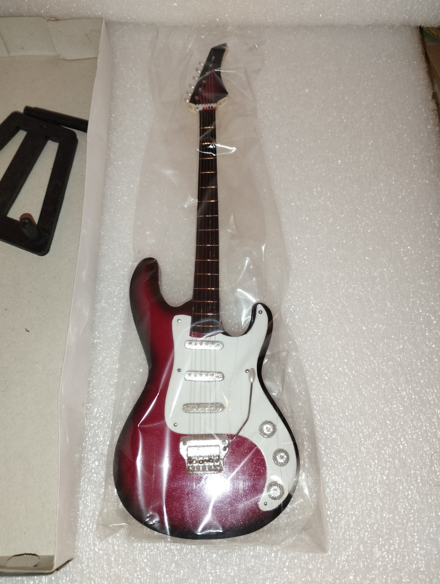 Ibanez Guitar Model

 Made of wood with plastic parts