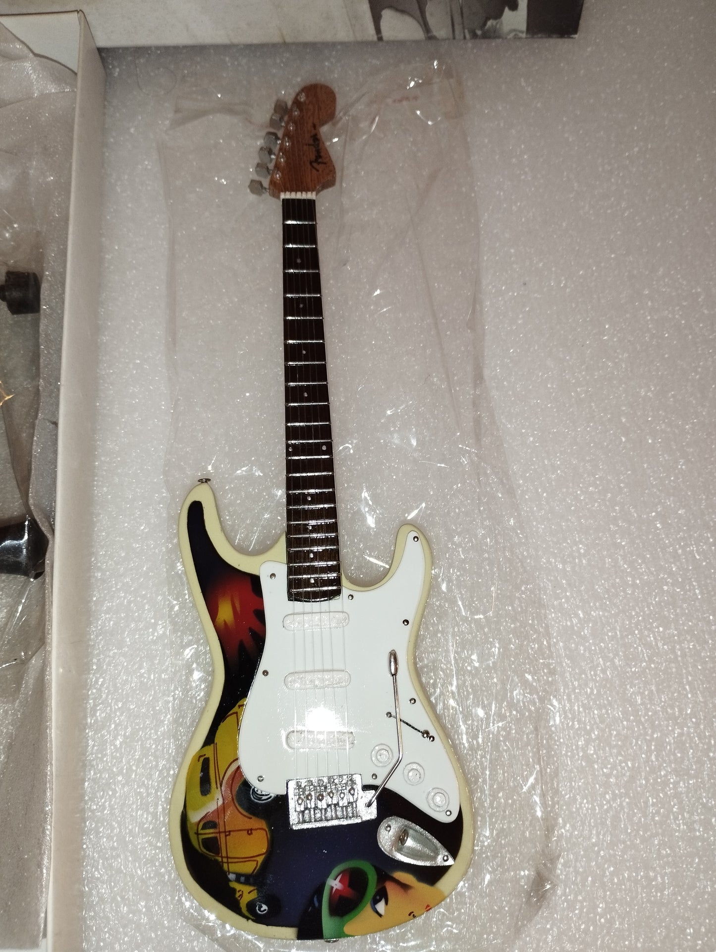 Fender Guitar Model

 Made of wood with plastic parts