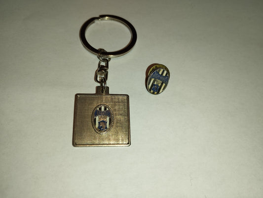 Juventus Keyring + Vintage Brooch 
Metal